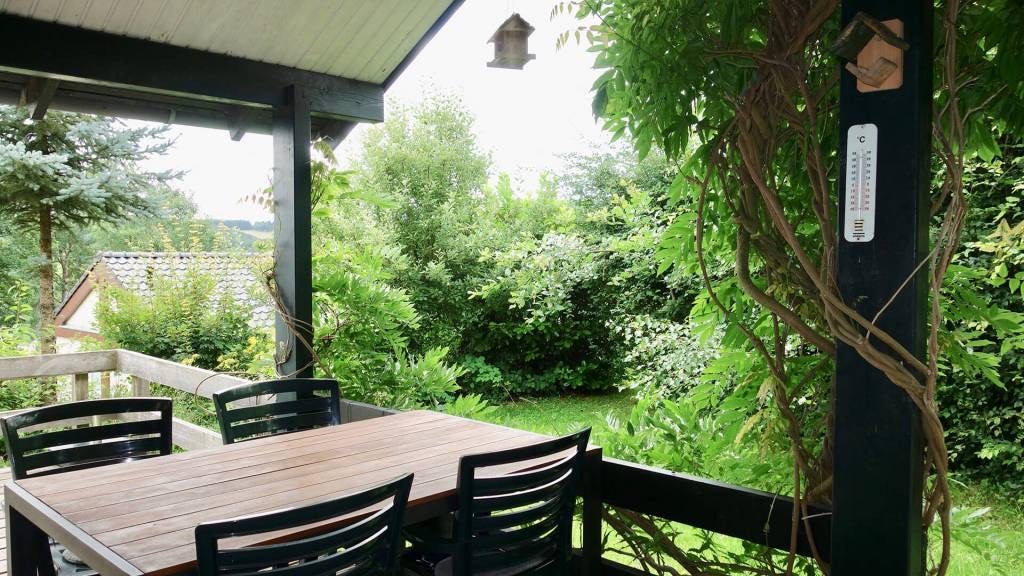 Vakantiehuisje met sauna in de Eifel - de veranda